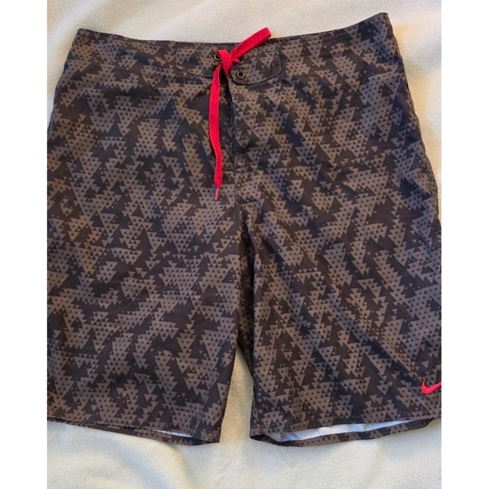 NIKE MENS GREEN/BLACK BOARD SHORTS SIZE LARGE